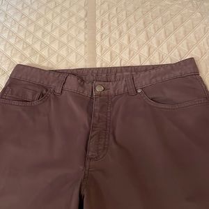 Men’s plum jeans w 3 front & 2 rear pockets. Zip & metal button. Smooth twill